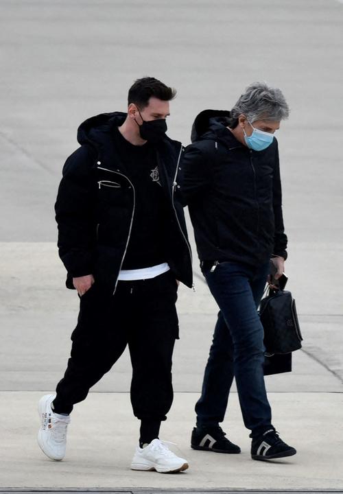 Guardó un perfil bajo ante la prensa, destacando su inasistencia al Mundial 2026 por complicaciones personales. (Foto: AFP)