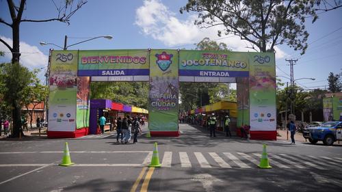 La señalización puede facilitar tu recorrido por la Feria de Jocotenango. (Foto: Juan Carlos Pérez/Soy502)