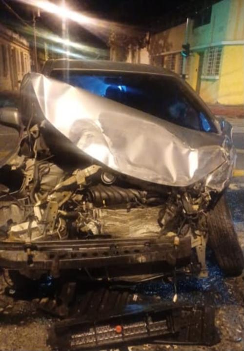 Tres personas fueron aprehendidas por el delito de lesiones culposas tras protagonizar un fuerte accidente. (Foto: Amilcar Montejo)