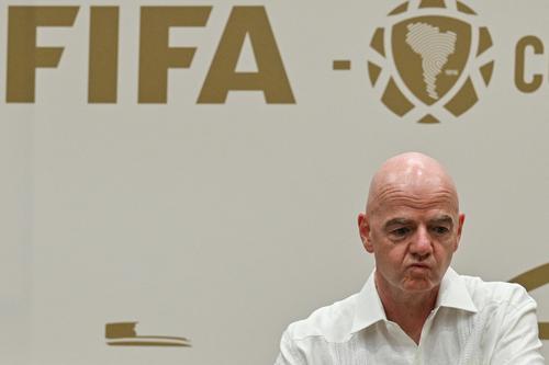 Instituciones no están de acuerdo con la administración de Infantino. (Foto: AFP)