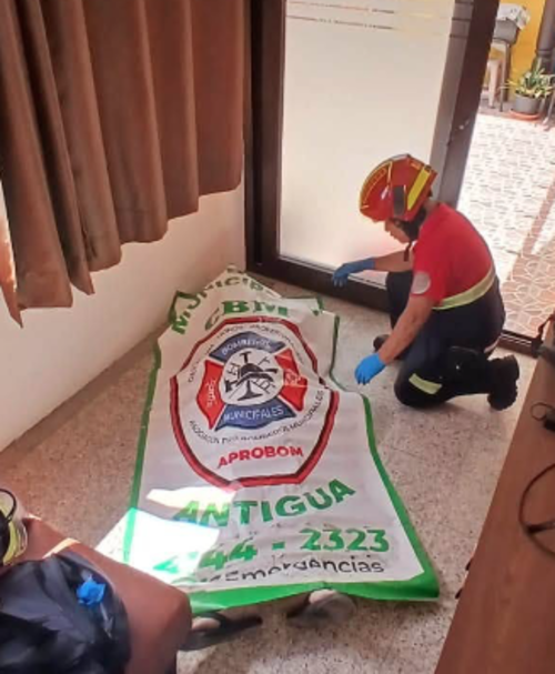 La persona fallecida fue localizada en el interior de una habitación de un hostal en Antigua. (Foto: RRSS)