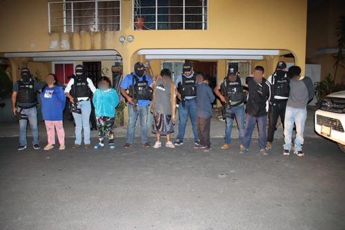 Seis personas fueron capturadas en San José Pinula tras liberarse a una mujer de 54 años retenida por el Comando Antisecuestros de la PNC. (Foto: PNC)