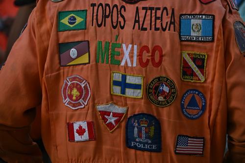 Topos Aztecas llegaron a Colombia voluntariamente para apoyar en labores de rescate. (Foto: AFP)