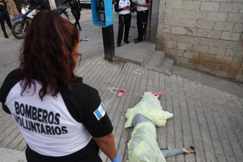 En la escena del crimen quedaron indicios balísticos que servirán para fortalecer las investigaciones del caso. (Foto: CVB)