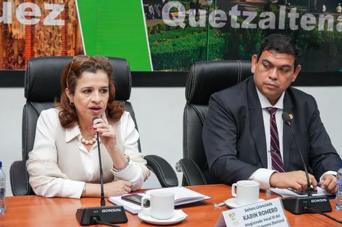La magistrada Karin Romero expuso ante la Comisión de Migrantes del Congreso los hallazgos migratorios tras una visita a Washington. (Foto: Wilder López/Soy502)