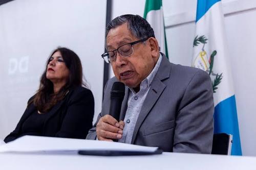 En 1998 recibió el Premio Nacional de Literatura "Miguel Ángel Asturias" por el conjunto de su obra. (Foto: FB Gobierno de Guatemala)
