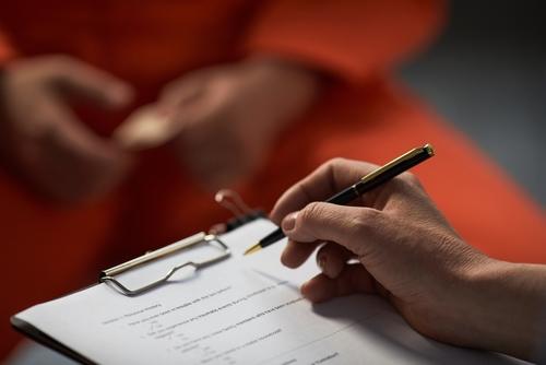 El Sistema Penitenciario supervisará las horas realizadas, mientras que un comité multidisciplinario integrado por médico, psicólogo y trabajador social asignará la carga de horas. (Foto ilustrativa: Shutterstock)