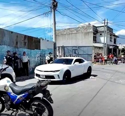 El auto deportivo fue atacado a balazos por desconocidos. (Foto: Redes sociales)