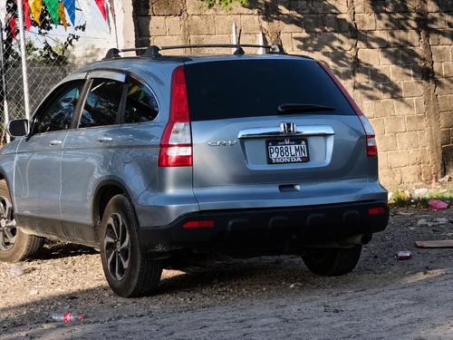La camioneta se encontraba estacionada frente al cementerio con la víctima en su interior. (Foto: Francisco Portillo/Colaborador)