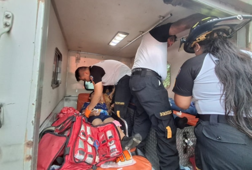 Dos personas fueron trasladadas a un centro asistencial. (Foto: CVB)