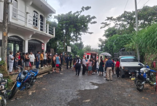 Bomberos Voluntarios informaron que en el lugar localizaron a tres personas fallecidas. (Foto: CVB)