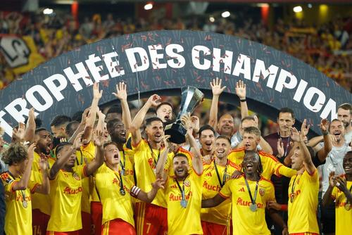 El Lens levantó el título tras derrotar al vigente bicampeón de Champions League. (Foto: AFP)