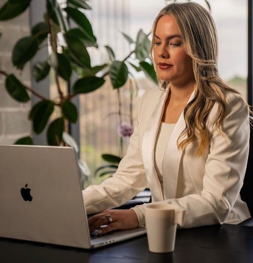 Es abogada, notaria, empresaria y fundadora de un proyecto comunitario para mujeres. (Foto: Ivanna Bonilla/Instagram)