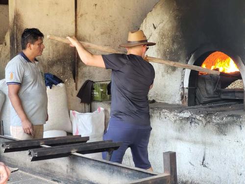 Los visitantes aprenden el proceso completo de la manía. (Foto: Descubre Oriente Gt)