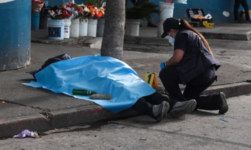 El hombre fue abandonado en la zona 3. (Foto: Oscar Rivas)
