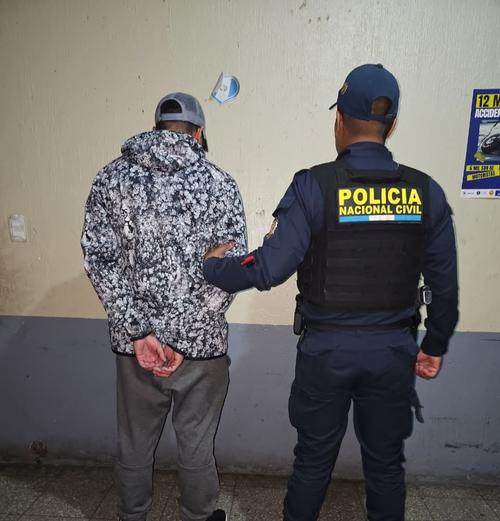 El detenido fue identificado por las autoridades como Edson "N". (Foto: PNC)