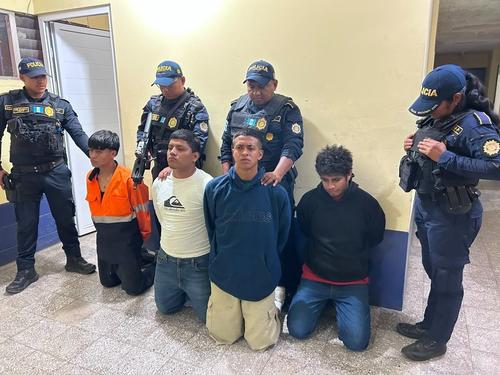 Los capturados fueron puestos a disposición de las autoridades competentes. (Foto: PNC)