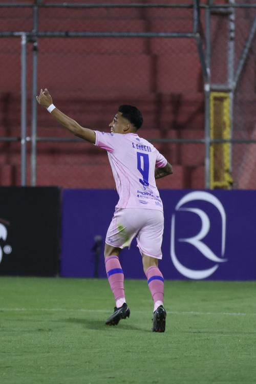 Lynner García festejando el segundo tanto del encuentro. (Foto: Juan Mijangos / Nuestro Diario)