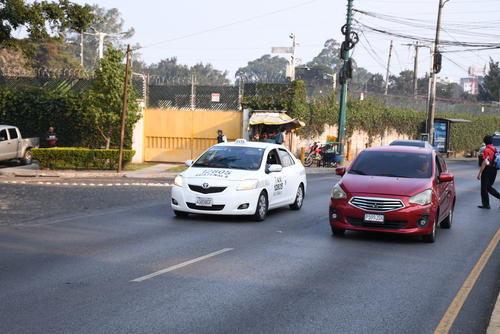 Los carros utilizados con plataforma de internet fueron revisados por las autoridades. (Foto: Archivo)