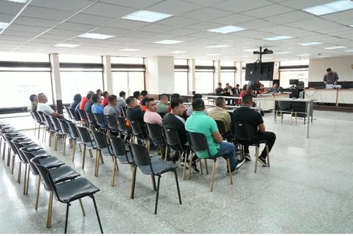 Los 25 agentes del SP señalados de facilitar la fuga a los 20 reos de Fraijanes 2 comparecieron a la audiencia programada para este miércoles 19 de agosto. (Foto: Wilder López/Soy502)