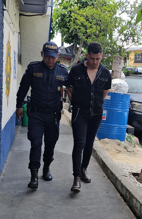 El hombre se resguardó dentro de una lavandería. (Foto: PNC)