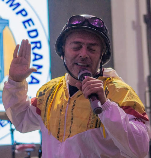 El personaje Don Próspero Ventura también ha adquirido su prenda. (Foto: Josué Ardeano)