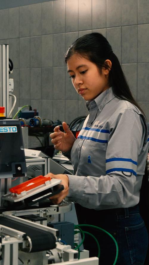 Intecap, Centro de Capacitación, Reformadores, Villa Nueva, tecnología, industria, mecatrónica, robótica, Guatemala, Soy502