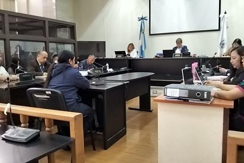 Uno de los socorristas que acudió al rescate de cuerpo sin vida de Eldin Choc relató que había personas observando el cadáver. (Foto: Cortesía/Soy502)
