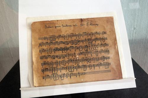Algunas de la partituras de Álvarez también se encuentran en exhibición. (Foto: Carlos Sotz)