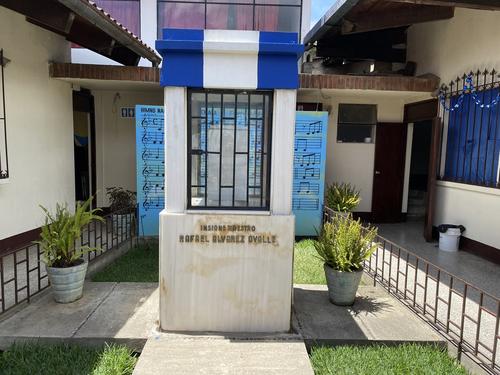 Este es el lugar donde descansan los restos del maestro Rafael Álvarez Ovalle. (Foto: Carlos Sotz)