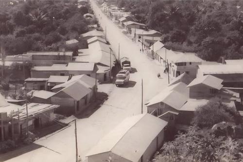 Vista panorámica de los años 70 de las áreas pobladas de Poptún, Petén. (Foto: Cultura petenera y más)