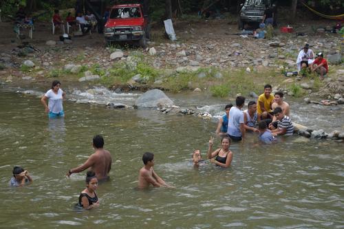 El río es un lugar apto para toda la familia. (Foto: Carlos Monroy)