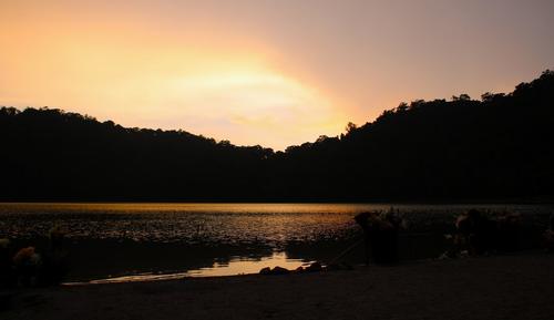 La Laguna de Chicabal ofrece atardeceres de ensueño. (Foto: Oswaldo Cop)