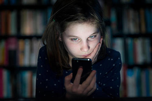 Las autoridades alegan que los menores de edad pasan varias horas al día en las redes sociales. (Foto ilustrativa: iStock)