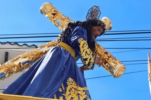 El Nazareno imparte sus bendiciones a la población. (Foto: FB Junto al Nazareno)