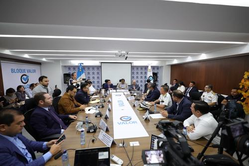 Los diputados de la comisión requirieron información sobre los contratos vigentes, adjudicaciones en curso y su alineación con el plan de modernización. (Foto: Organismo Legislativo)