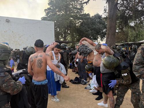 Las autoridades se encuentran en búsqueda de ilícitos. (Foto: Ejército de Guatemala)
