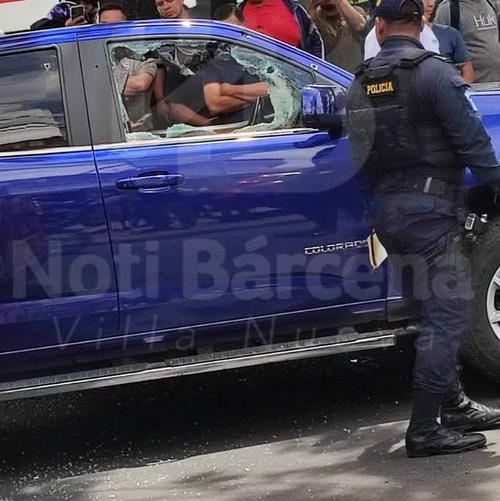 La víctima se transportaba en un vehículo cuando fue atacada por desconocidos. (Foto: Noti Bárcena Villa Nueva)