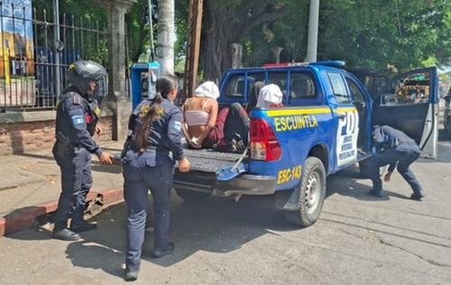 Los capturados deberán responder a la justicia para resolver su situación penal. (Foto: PNC)