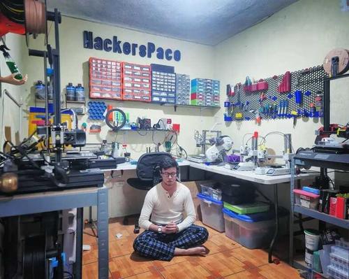 Ha creado un espacio abierto donde las ideas se convierten en proyectos reales combinando ingenio, software y hardware. (Foto: Cortesía/Nicolas Maker)