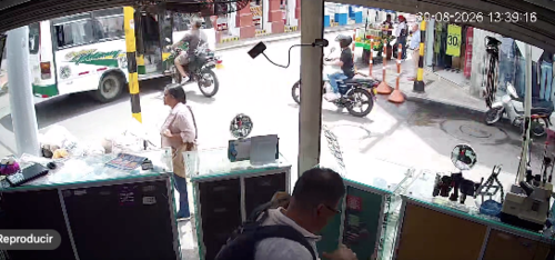 Motorista, accidente, salva, milagro, bus, choque, Soy502, Guatemala, noticias 3