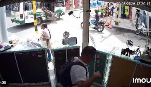 Motorista, accidente, salva, milagro, bus, choque, Soy502, Guatemala, noticias 5