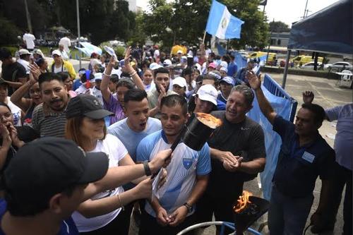 La prohibición del Mineduc para recorridos con antorchas a centros educativos se debe a incidentes ocurridos en algunos sitios. (Foto: Archivo/Soy502)
