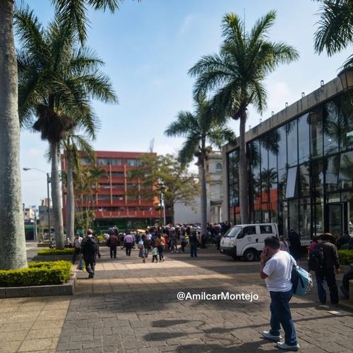 Los manifestantes realizarán solicitudes en el Congreso de la República. (Foto vía: Amílcar Montejo)