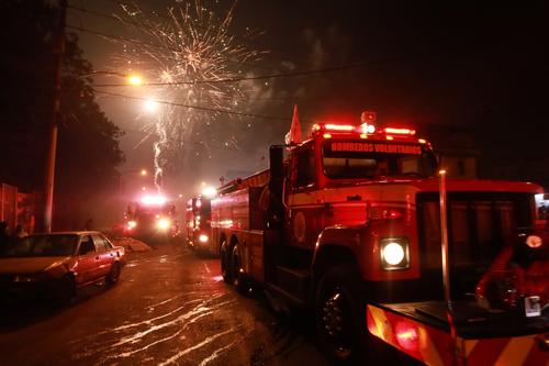 Los socorristas atendieron la emergencia durante quema de fuegos artificiales por Año Nuevo. (Foto: Bomberos Voluntarios)