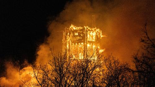 La torre quedó destruida en su totalidad.