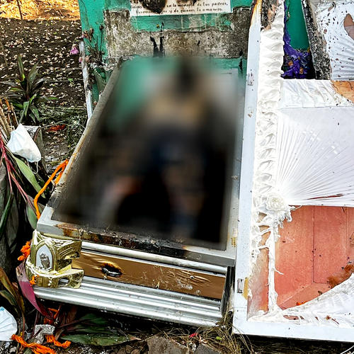 Las autoridades investigan a los responsables del acto en contra del cádaver. (Foto: Manuel Peralta)