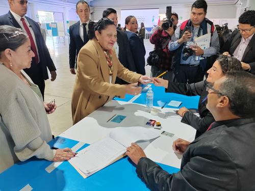 Consuelo Porras, fiscal general al emitir su voto. (Foto: Guatemala Visible)