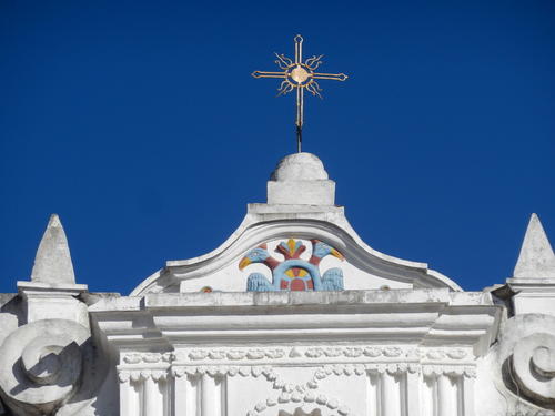 El águila bicéfala se encuentra en la parte alta de la iglesia colonial San Juan Bautista. (Foto: Carlos Sotz/Colaborador)
