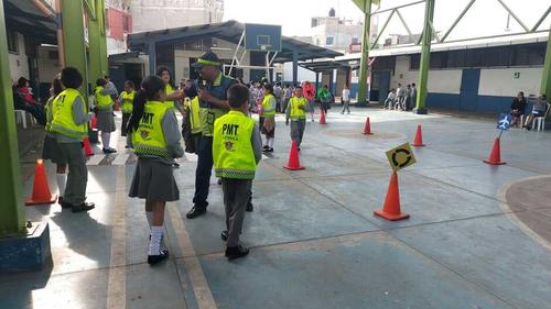 También se comparte educación vial en los centros educativos. (Foto: Cortesía Municipalidad de Guatemala)